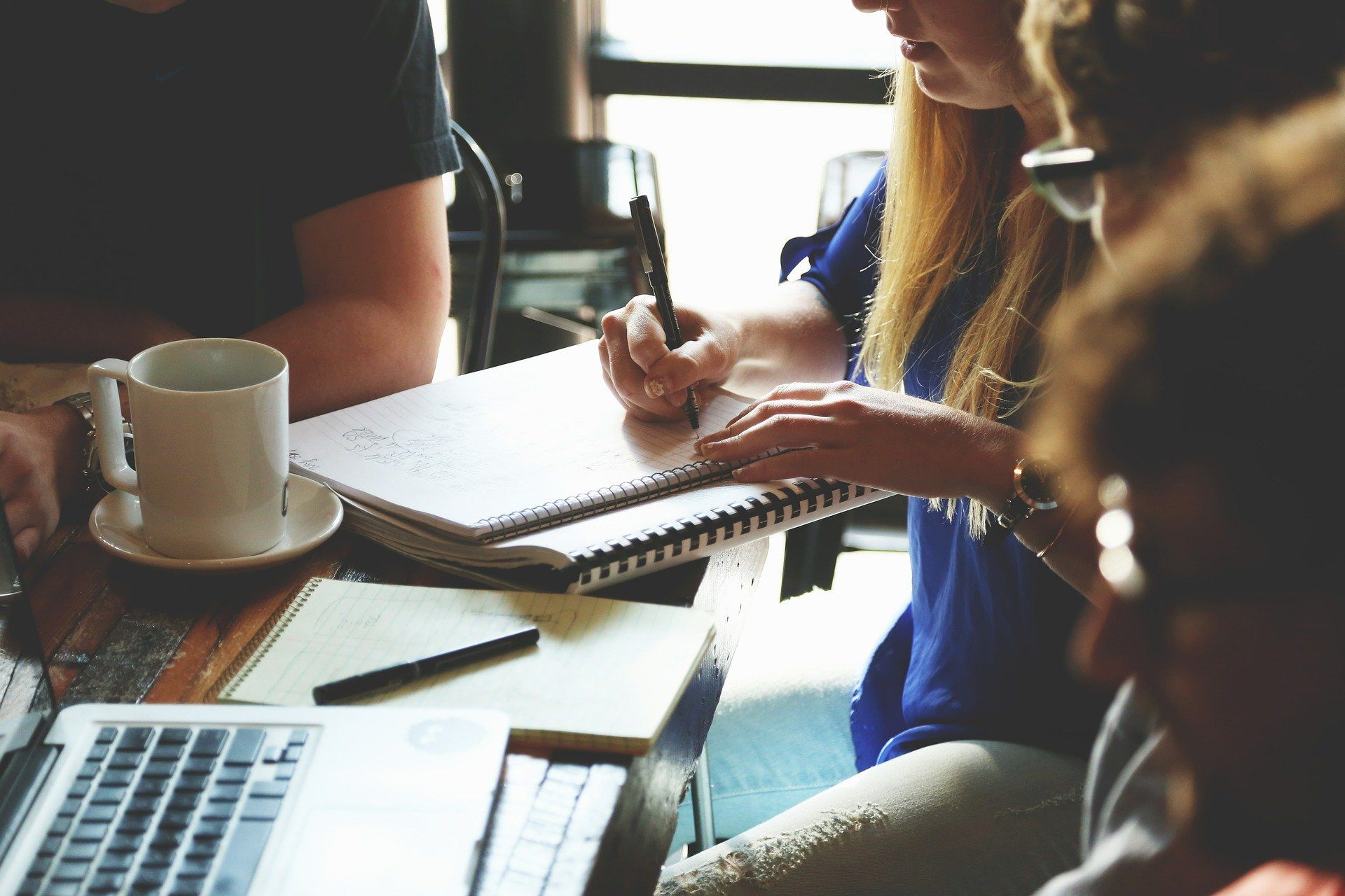WHAT IS THE JOB OF A PROJECT MANAGER IN CONSTRUCTION?